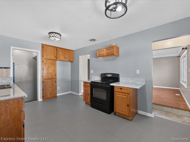 26478 Richard Drive, Warren, MI 48089