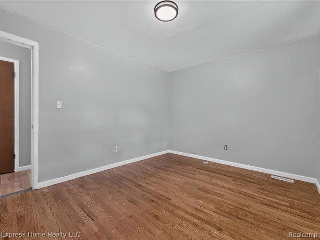 26478 Richard Drive, Warren, MI 48089