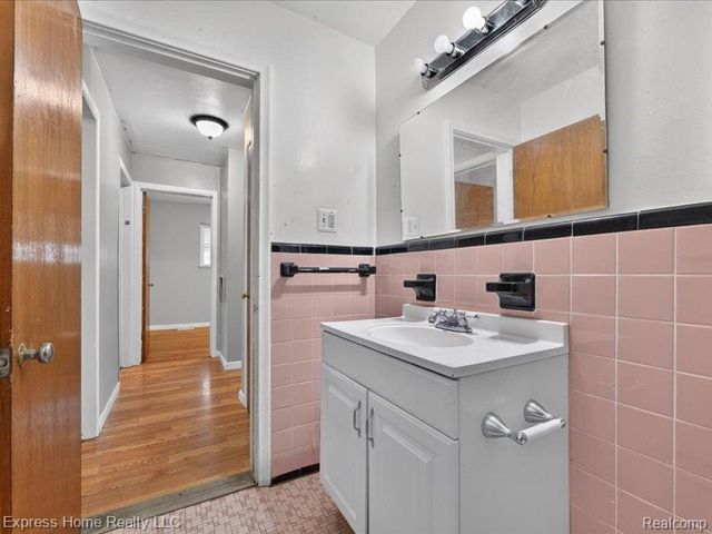 26478 Richard Drive, Warren, MI 48089