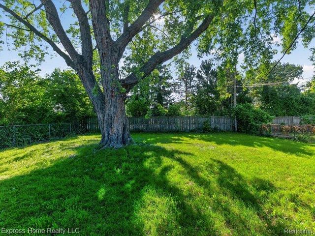 26478 Richard Drive, Warren, MI 48089
