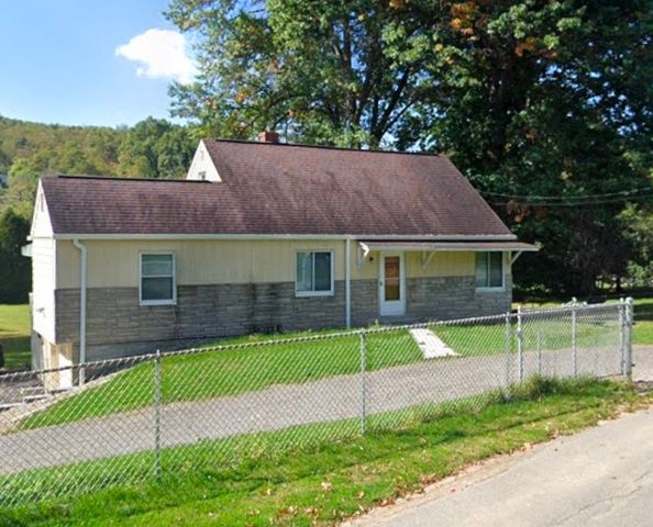 302 South Dr, Middlesex Twp, PA 16059