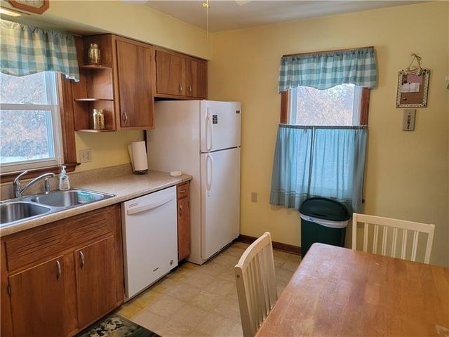 302 South Dr, Middlesex Twp, PA 16059