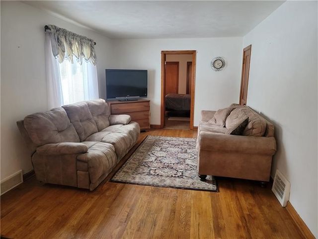 302 South Dr, Middlesex Twp, PA 16059
