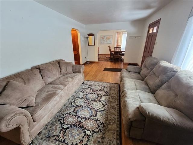 302 South Dr, Middlesex Twp, PA 16059