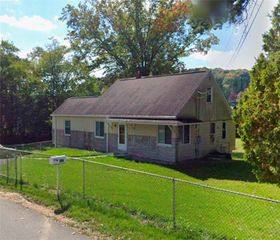 302 South Dr, Middlesex Twp, PA 16059