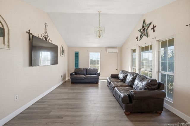 1037 county road 7711, Devine, TX 78016