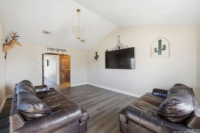 1037 county road 7711, Devine, TX 78016