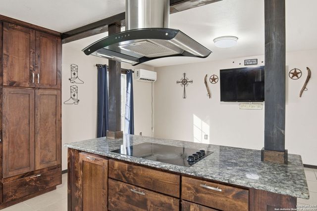 1037 county road 7711, Devine, TX 78016