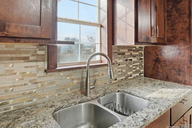 1037 county road 7711, Devine, TX 78016