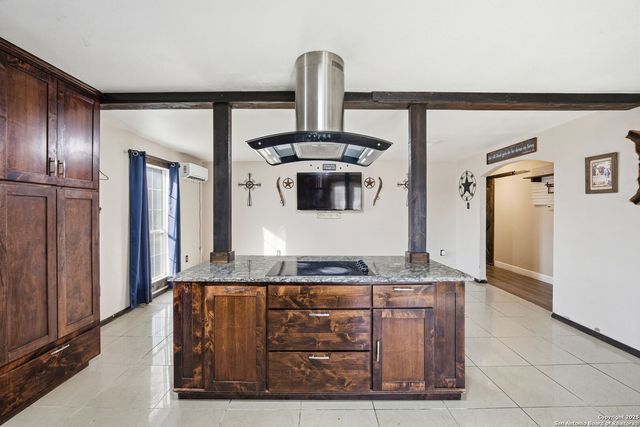 1037 county road 7711, Devine, TX 78016