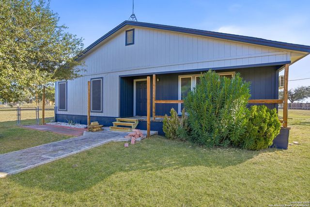 1037 county road 7711, Devine, TX 78016