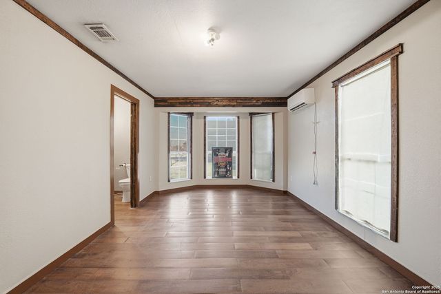 1037 county road 7711, Devine, TX 78016