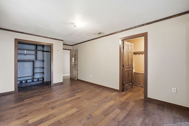 1037 county road 7711, Devine, TX 78016