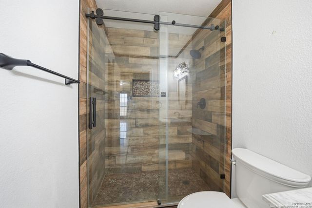 1037 county road 7711, Devine, TX 78016