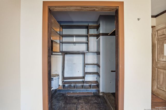 1037 county road 7711, Devine, TX 78016