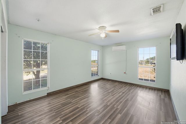 1037 county road 7711, Devine, TX 78016