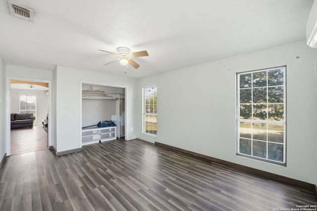 1037 county road 7711, Devine, TX 78016