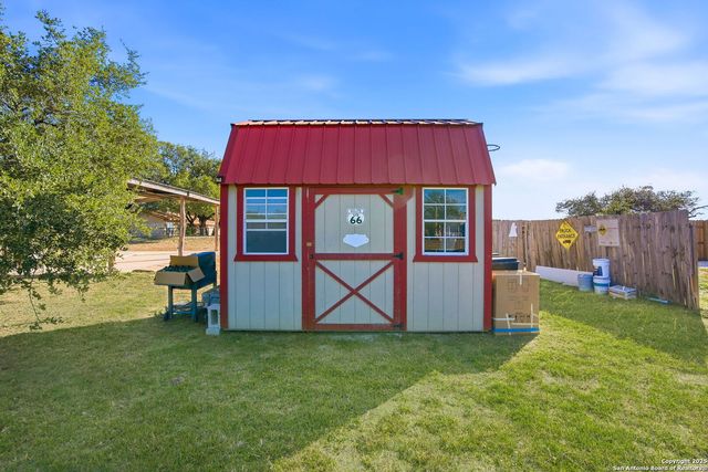 1037 county road 7711, Devine, TX 78016