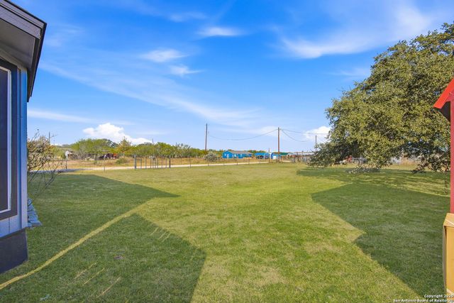 1037 county road 7711, Devine, TX 78016