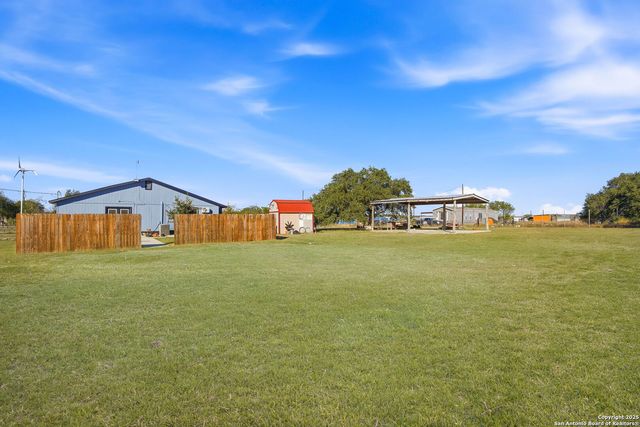 1037 county road 7711, Devine, TX 78016