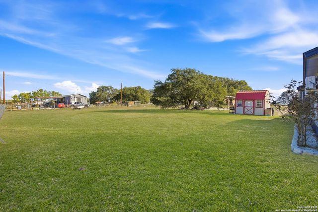 1037 county road 7711, Devine, TX 78016