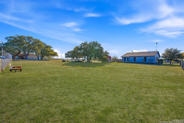 1037 county road 7711, Devine, TX 78016