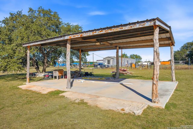 1037 county road 7711, Devine, TX 78016