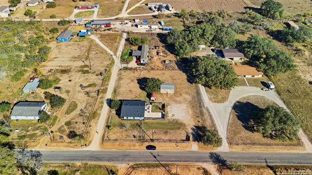 1037 county road 7711, Devine, TX 78016