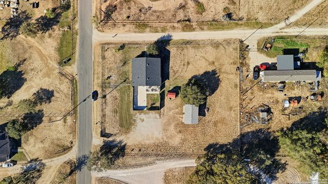 1037 county road 7711, Devine, TX 78016