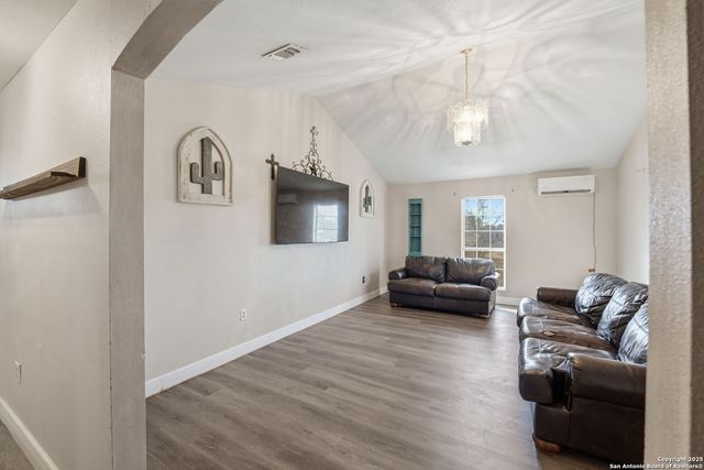 1037 county road 7711, Devine, TX 78016