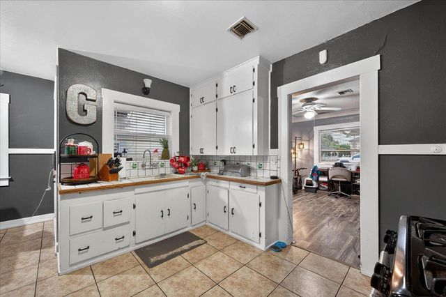 824 Hoag Avenue, Sanger, CA 93657