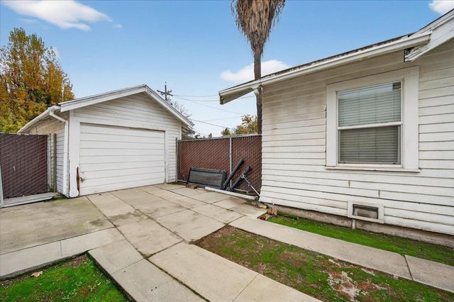 824 Hoag Avenue, Sanger, CA 93657