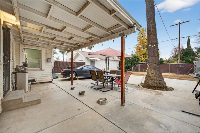 824 Hoag Avenue, Sanger, CA 93657