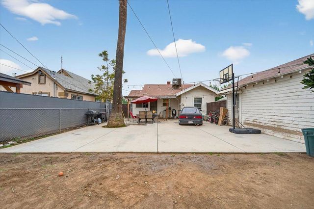 824 Hoag Avenue, Sanger, CA 93657