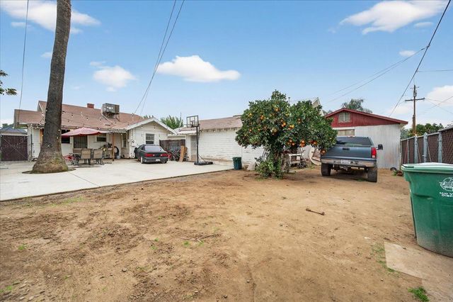 824 Hoag Avenue, Sanger, CA 93657