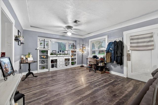 824 Hoag Avenue, Sanger, CA 93657