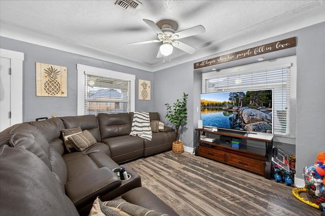 824 Hoag Avenue, Sanger, CA 93657