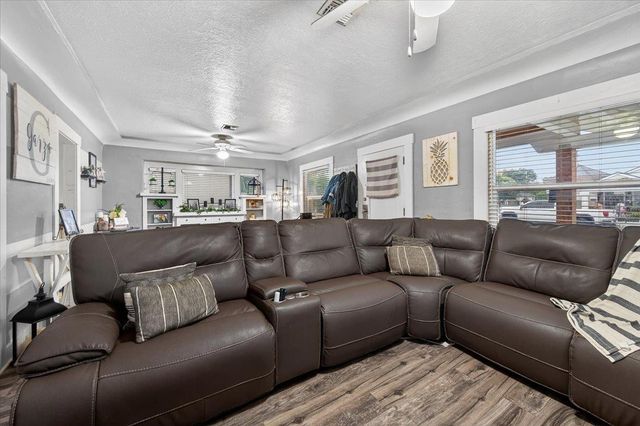 824 Hoag Avenue, Sanger, CA 93657