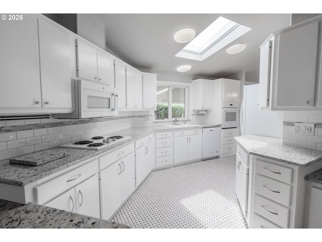 3355 N Delta Hwy 164, Eugene, OR 97408