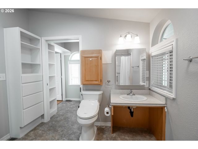 3355 N Delta Hwy 164, Eugene, OR 97408