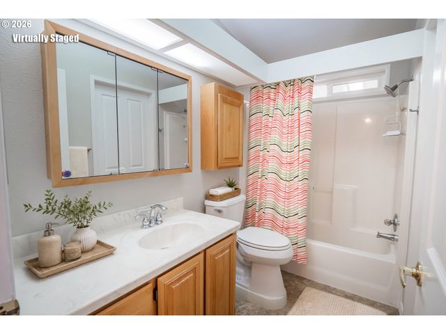 3355 N Delta Hwy 164, Eugene, OR 97408