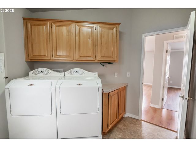 3355 N Delta Hwy 164, Eugene, OR 97408