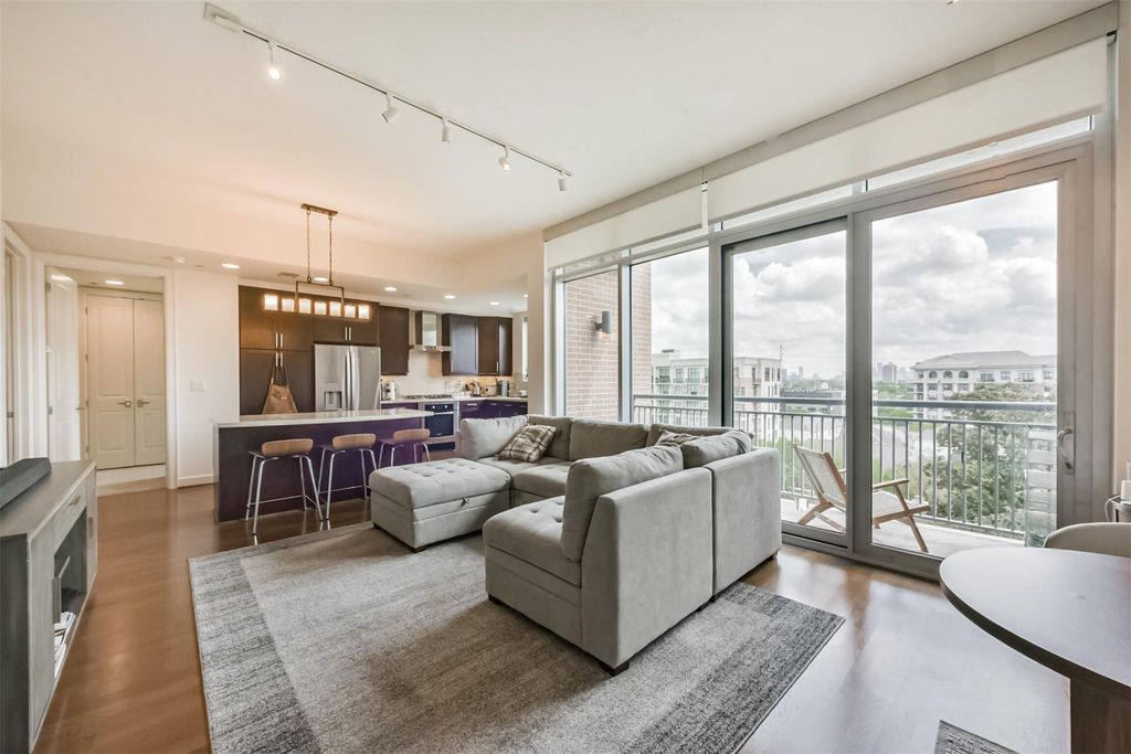 2207 Bancroft Street 706, Houston, TX 77027