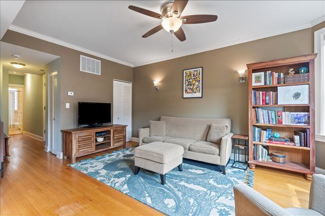 926 W Ainslie Street 3S, Chicago, IL 60640