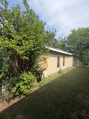 2910 Birmingham Avenue, Dallas, TX 75215