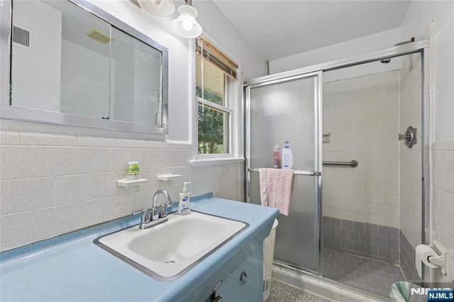 384 Rutland Avenue, Teaneck, NJ 07666
