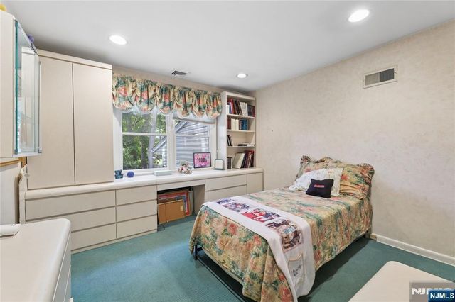384 Rutland Avenue, Teaneck, NJ 07666