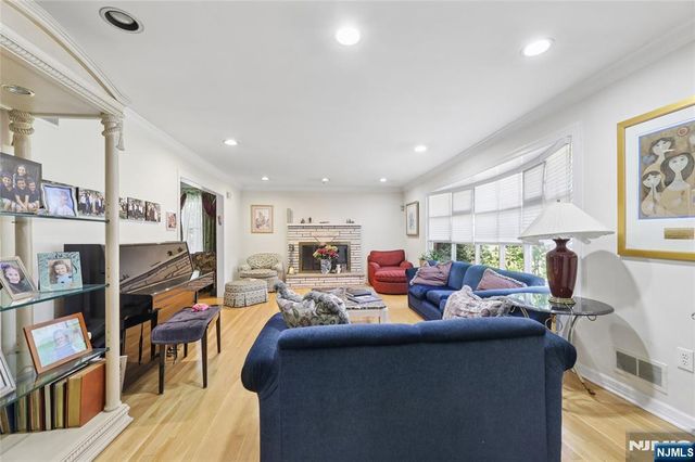 384 Rutland Avenue, Teaneck, NJ 07666
