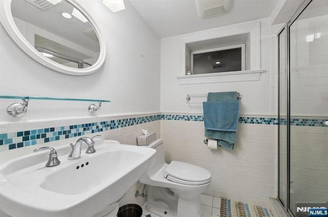 384 Rutland Avenue, Teaneck, NJ 07666
