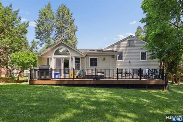384 Rutland Avenue, Teaneck, NJ 07666